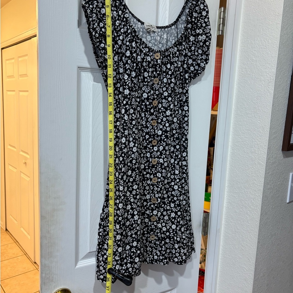Ruffled Short-Sleeve Dress - Picture 4 of 4